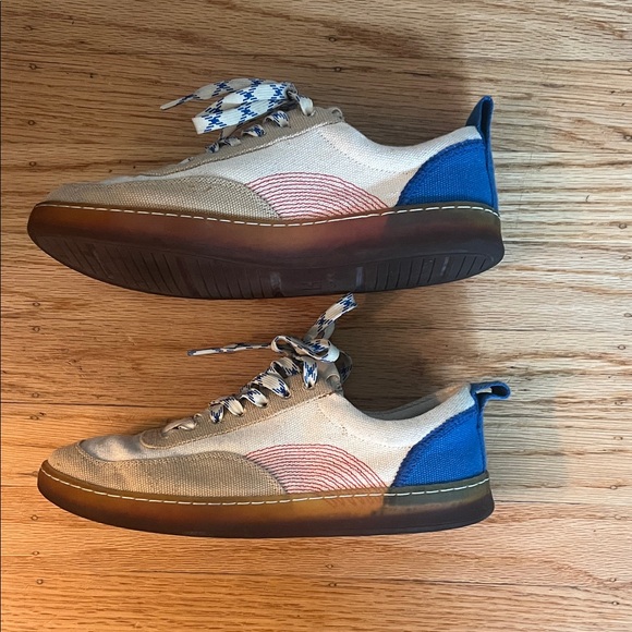 Everlane Beige Sneakers with Blue Details - Picture 3 of 3